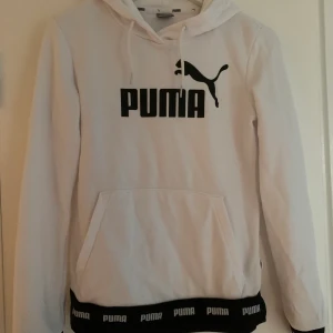 Hoodie - Från puma, börja buda från 150kr. Den är rätt så tunn 