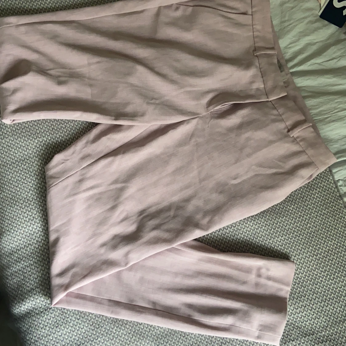 Snygga kostymbyxor i gammalrosa från H&M