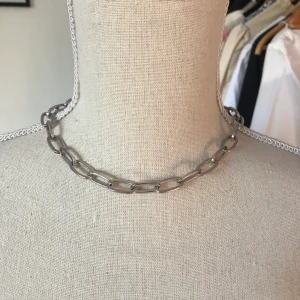 Kedja - Kedja från Asos. Knappt använd, frakt 9kr.