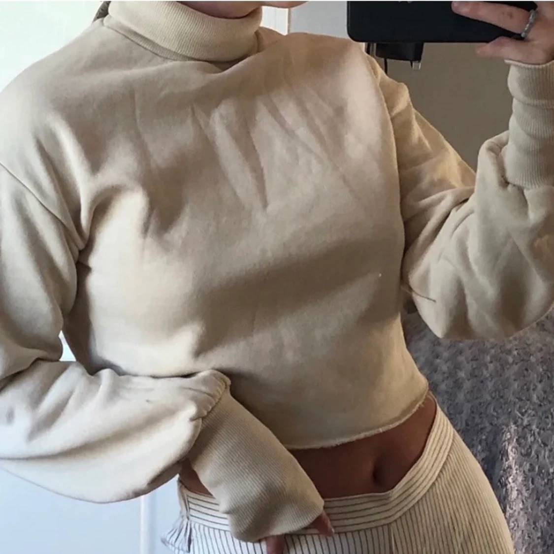 Jättefin beige polotröja