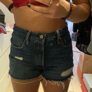 Levis shorts - Säljer dessa shortsen från Levis som bara är använda en gång och för små. Köparen står för frakten