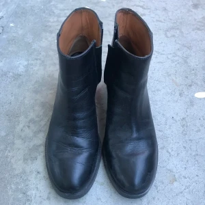 & other stories boots - Fina boots med klack från & other stories i storlek 37