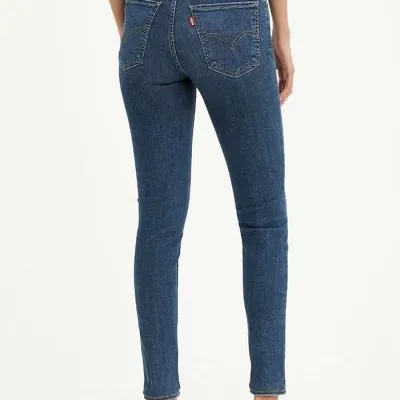säljer dessa mile high super skinny levis jeans. sitter bra på mig men säljer eftersom de inte passar min stil längre. frakt tillkommer💕. Jeans & Byxor.
