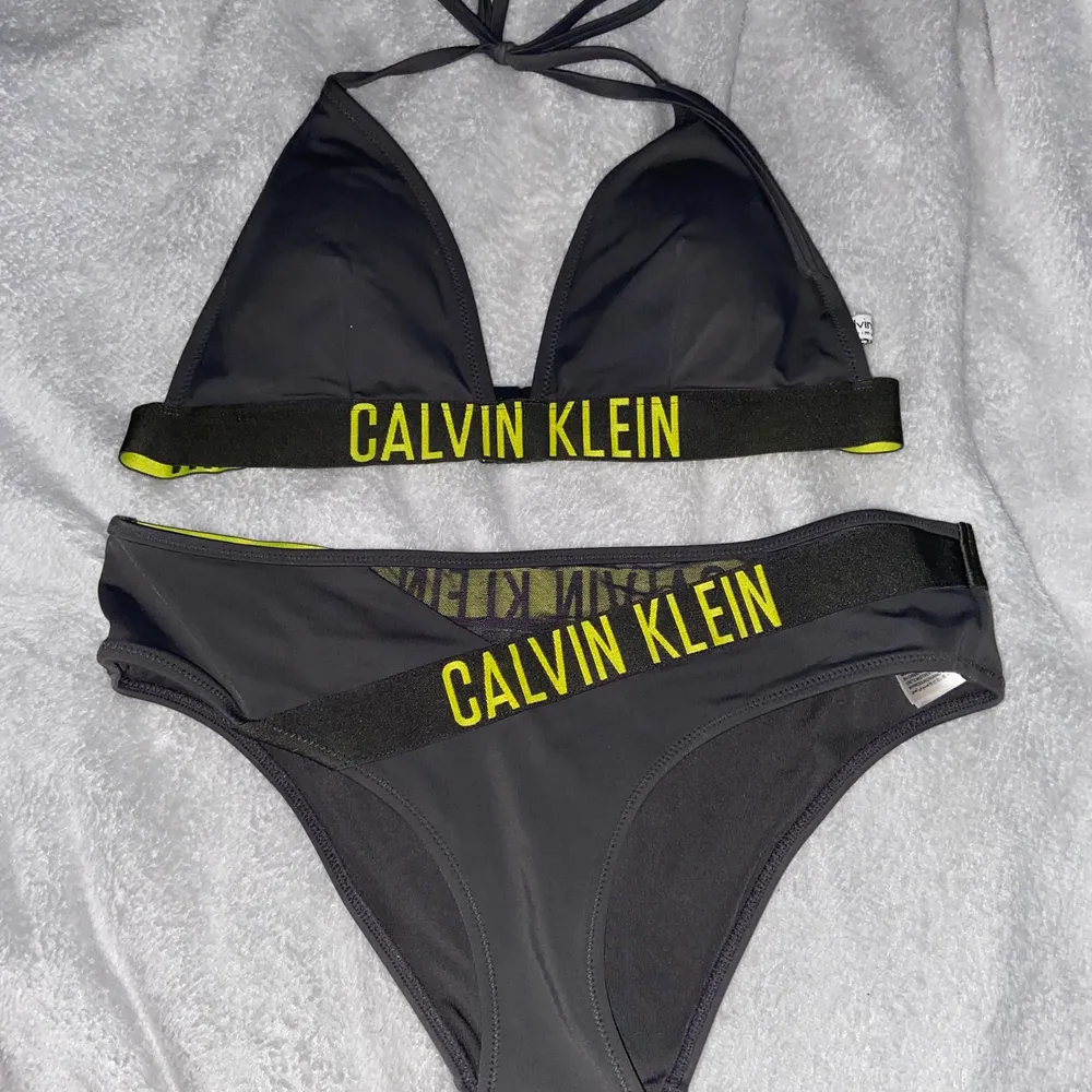 Äkta! Calvin Klein bikini. Använt 2 gånger! TVÄTTAD!!! Hämtas upp eller fraktas. 100kr ink frakt!. Övrigt.