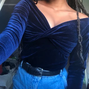 Festlig sammts tröja - Storlek xs/s jag har D-cupa som gör att den sitter lite väl tajt om bysten men annars sitter den helt perfekt(Fri frakt!❤️)