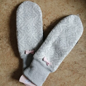 Odd Molly vantar - nya🧤 - Nya och oanväda vantar från odd Molly. Köpta för 695kr men säljer för 400kr🧤