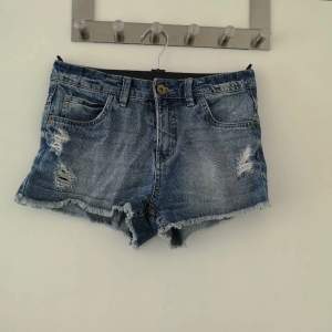 Jeansshorts från kappahl i storlek 170/XS. Köparen står för frakt⚡️