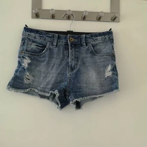 Jeansshorts - Jeansshorts från kappahl i storlek 170/XS. Köparen står för frakt⚡️