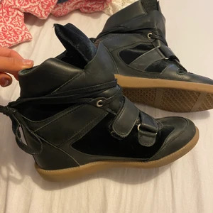 Isabel markant liknande - Köpte på Jackie för 1999kr, strl 38,  väldigt fint skick använda ett fåtal gånger 