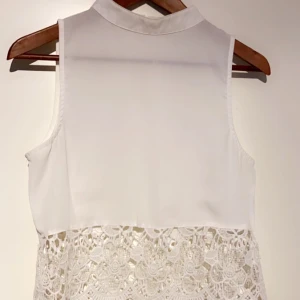 Linne - Vit fin linne med spets nertill.  Gratis frakt 🤗🎀