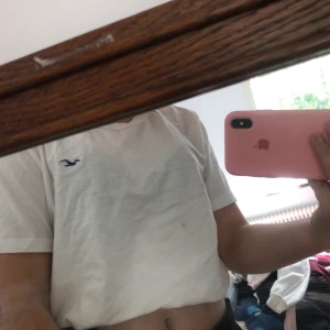 Vit hollister t-Shirt  - Vit holister t-Shirt bara testad