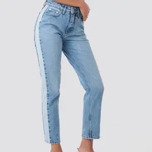 Jeans från nakd i storlek 36. Oanvända!!  Köparen står för frakten. Kan tänka mig lägre pris vid snabb affär.