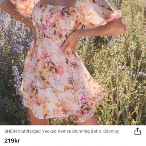 Söt klänning endast testad! - Klänning storlek S endast provad men gillade den inte. Bra material och fint mönster! Nypris 219kr