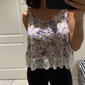 Linne - Säljer linne från Bikbok för 59kr storlek S. Knappt används så är i bra skick. 