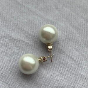 Örhängen  - Stora pärlor, använda en gång