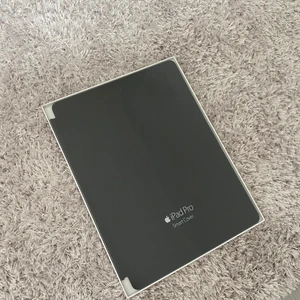 Apple cover  - Brand new apple smart case for IPad Pro, charcoal grey (price can be discussed) 