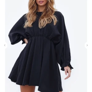 Chiquelle klänning dinner in italy - Använd två gånger. Storlek M men passar även S och L.