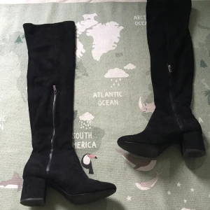 Black Boots Overkneeskor  - Black boots number 41 