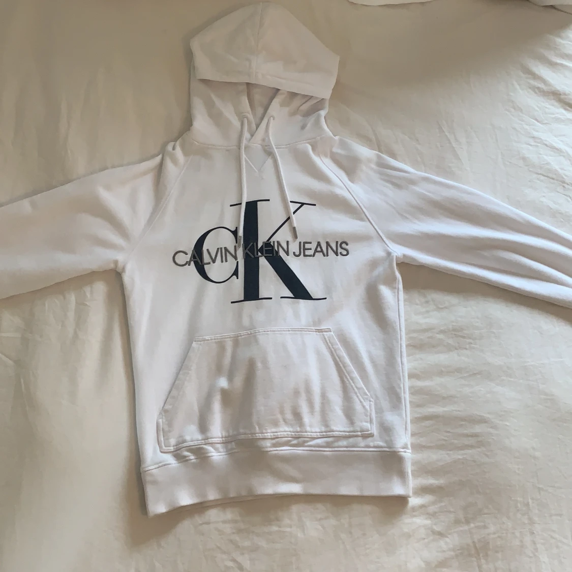 Calvin Klein vit hoodie