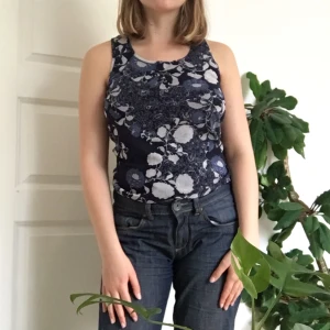 Mönstrat linne - Dubbelt tyg på framsidan, mesh på ryggen! Bekvämt👍🏻 Frakt tillkommer!