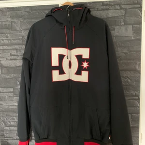 Dc skidjacka - Skön och snygg skidjacka som håller värmen bra!