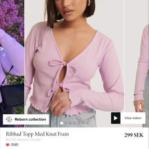 Söt topp - Supersöt topp från nakd. Det är samma topp som på bilden med modellen bara att jag har klippt av två snören vilket inte syns att jag gjort. Toppen är använd cirka tre gånger och är i ett mycket bra skick. Skriv till mig för fler bilder/frågor💜storlek m men skulle säga att den är som xs-s eller en liten medium🦋130kr+frakt.