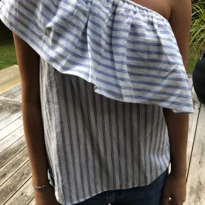 One shoulder top - Topp från hm, storlek M men passar även S