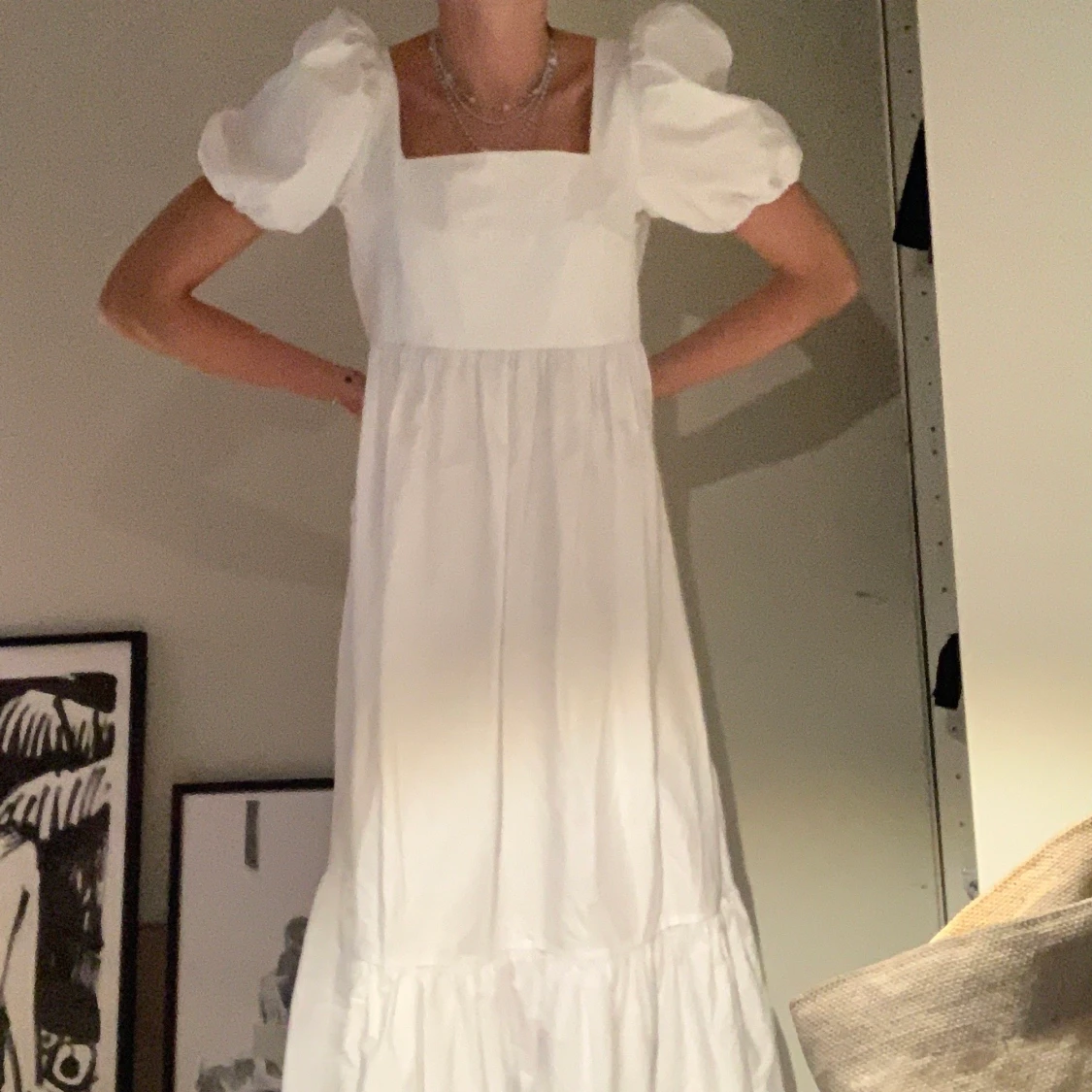 Vit klänning med puffärm  - 90