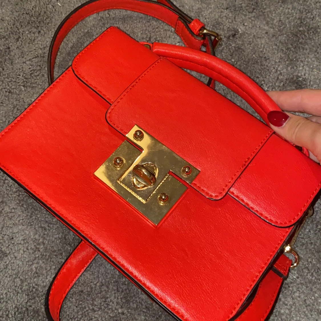 Röd väska - 90