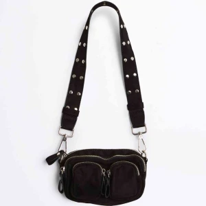  - Svart väska från Gina.