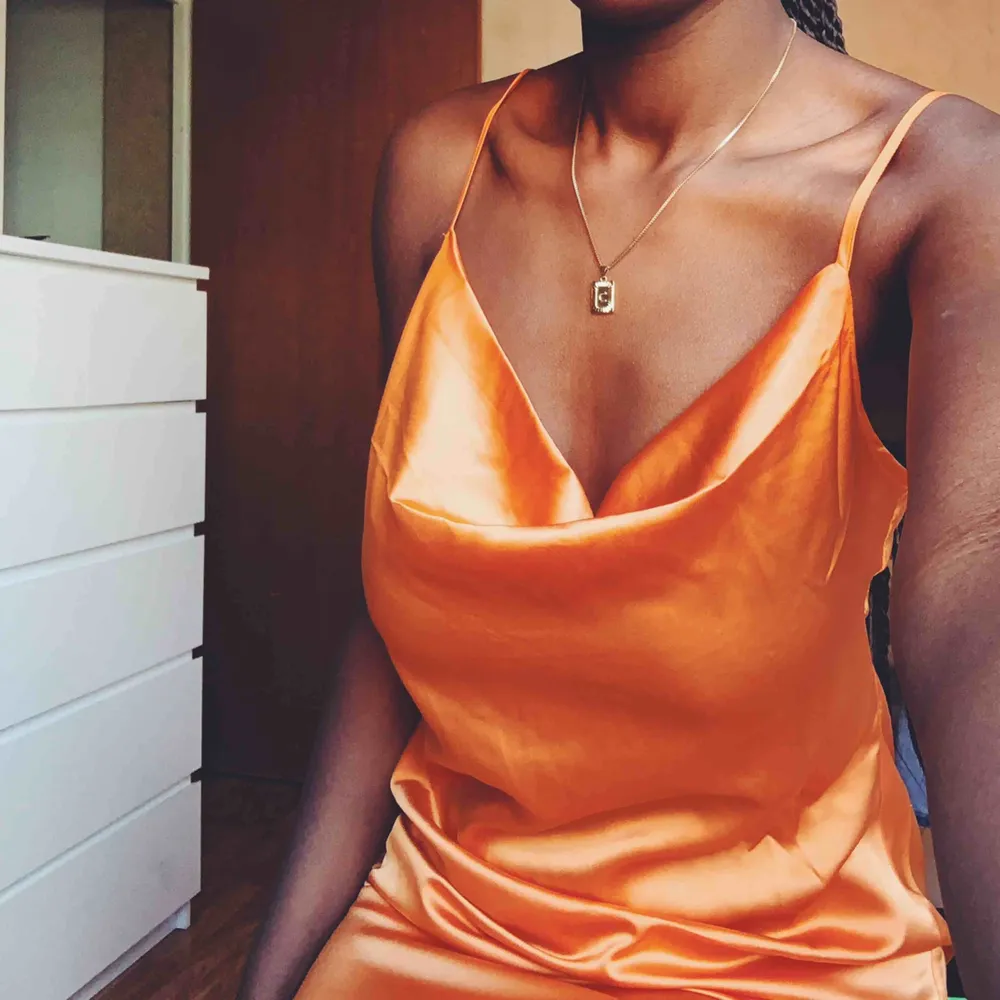 Superfin elegant orange klänning!🍊🍊 (60kr frakt). Klänningar.