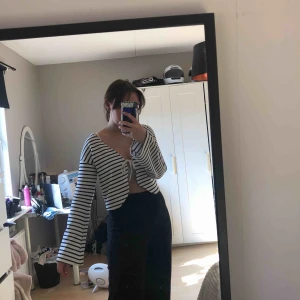 - Säljer denna tröja som jag sydde om så den blev öppen. Jätte fin bra skick!