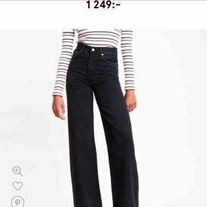 Fina Levis wideleg jeans i storlek 28/32. Endast använda 2 gånger. 500kr inklusive frakt. 