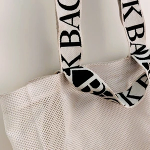 Back väska - Den är lite smutsig från användning och har ej försökt tvätta, inga superdupertydliga fläckar, men säljer därför väldigt billigt 