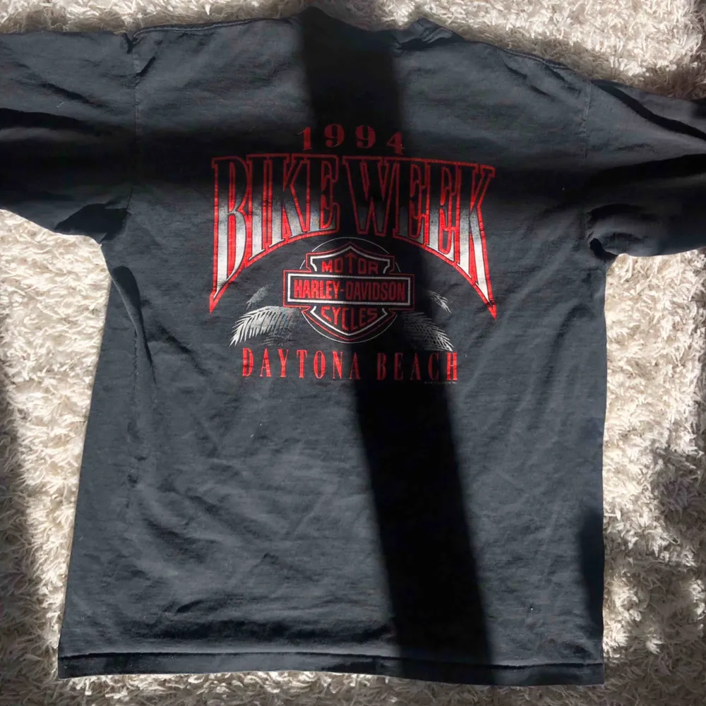 Harley Davidson T-shirt! Så sjukt snygg, men används inte så ofta längre! Frakt: fri. T-shirts.