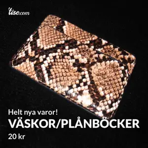 Har flera väskor också! Skriv t mig för priser och fler bilder! Alla priser är olika från 20kr och uppåt!