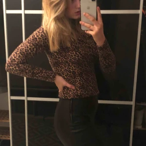  - Leopardtröja från Monki, fint skick! 💞