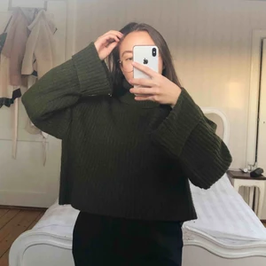  - Superskön grön tröja från Gina Tricot