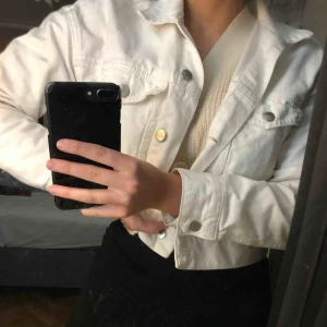  - En vit jeans jacka från NAKD, stl s💕