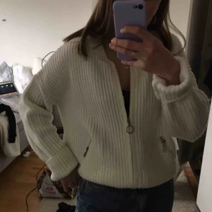  - GOSIGASTE finaste koftan från na-kd💞⚡️✨💓 såå skön och sitter perfekt oversized på mig som är S❤️ säljer för att jag använt för mycket... (skriv för fler bilder)🔥🔥🌟💫