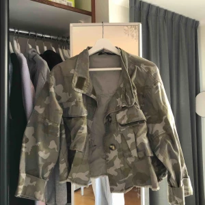  - Jacka från zara, du står för ev frakt 🥰