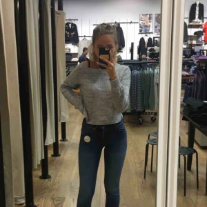  - Tröja från hollister, välanvänd men ändå i mkt bra skick! Säljer för 100kr+frakt eller möts upp i Helsingborg