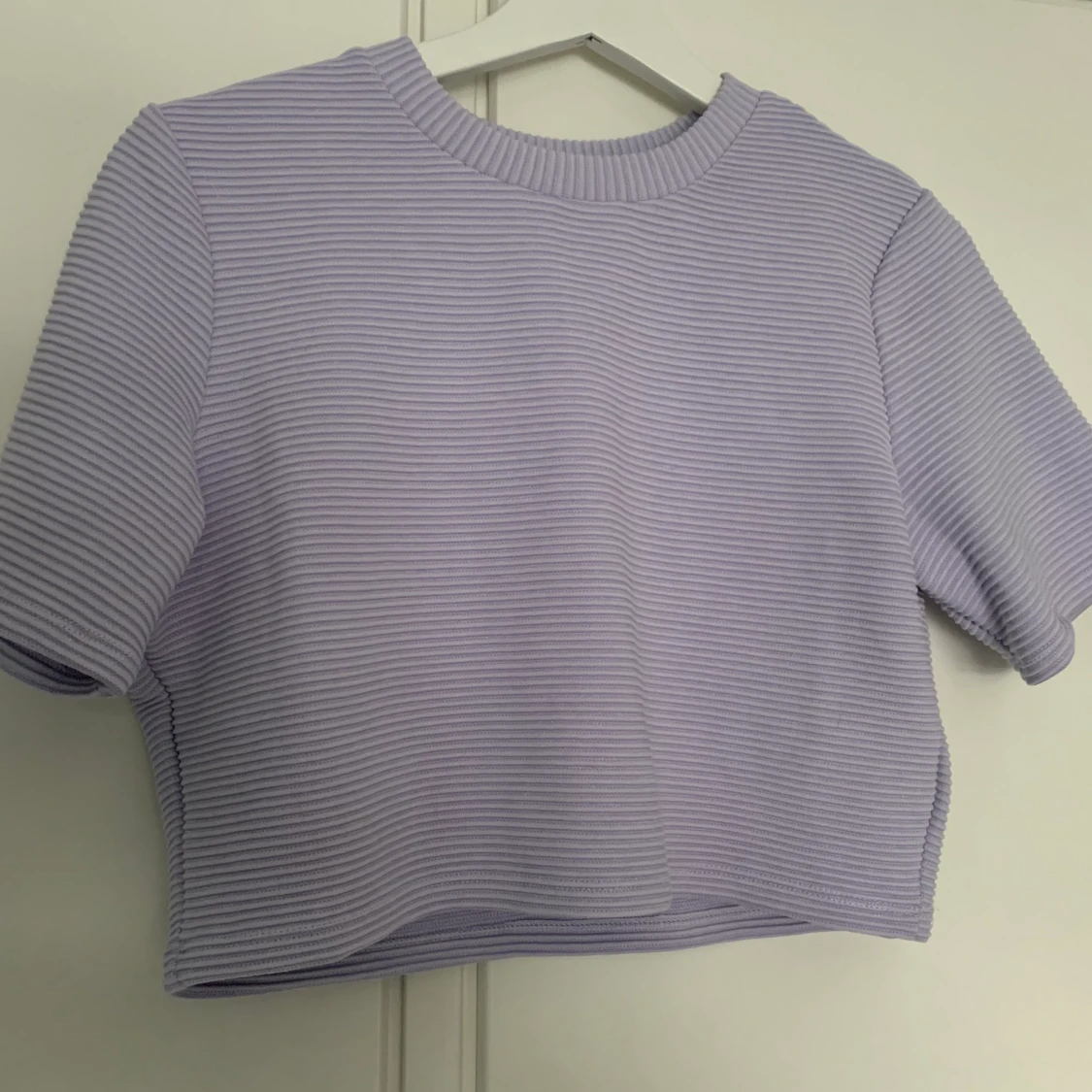 Ribbed cropped tee oanvänd 