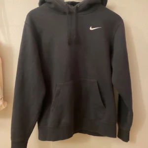 Vintage Nike hoddie  - Snygg hoddie från Nike, säljer pågrund av ja har massa liknande🤎