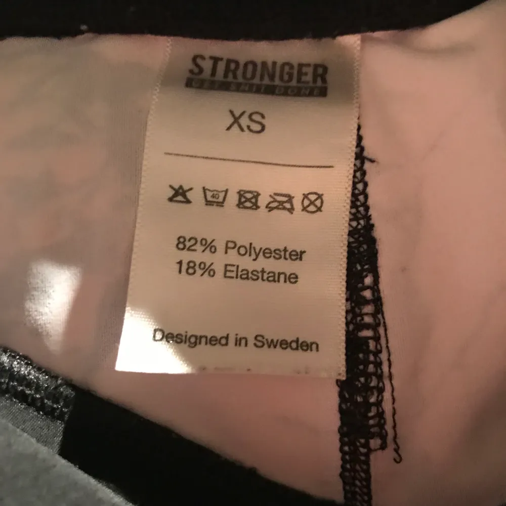 Träningstights från Stronger i xs🧡.                  Köparen står för frakt.. Jeans & Byxor.