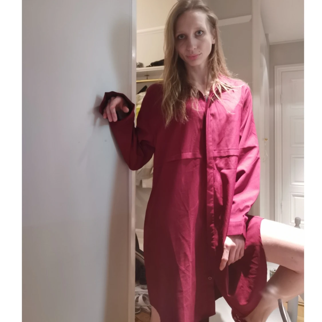 Boohoo vinröd klänning