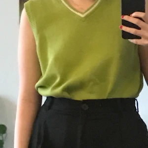 Stickad väst - Säljer min älskade vintage stickade väst då den inte används tillräckligt! Superfin från Peak Performance. Priset kans diskuteras!