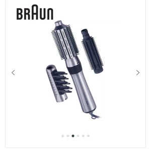 Värmeborste - Säljer min värme borste, man kan byta huvud och ändast använd en gång, funkar bra. Säljer för jag har dubbla (ej min bild) bud vid fler intresserade