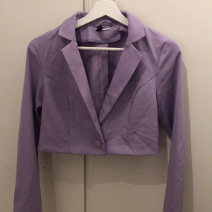 Kavaj storlek 36 - En lila kavaj från hm tar 80kr💜