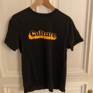 T-shirt ifrån vintage butik i USA, använts bra men fortfarande i gott skick. 